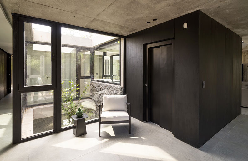 Casa Bosque by Carmona Pérez Marino