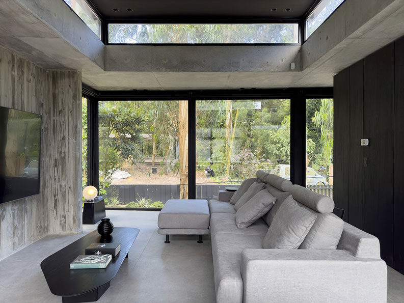 Casa Bosque by Carmona Pérez Marino