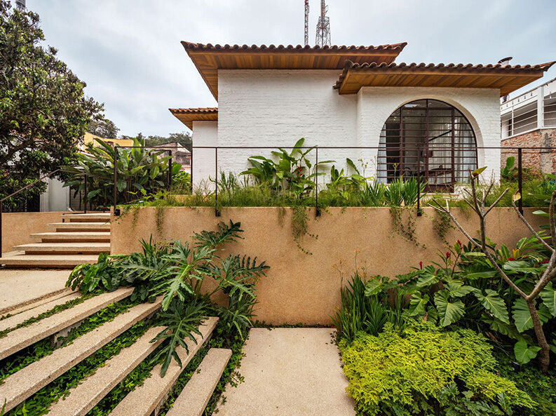 Casa Cafelândia by Ana Sawaia Arquitetura