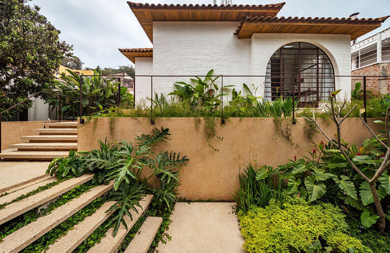 Casa Cafelândia by Ana Sawaia Arquitetura