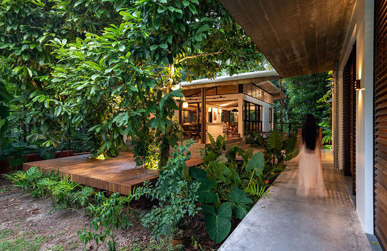 Casa Cajuí by Laurent Troost Architectures
