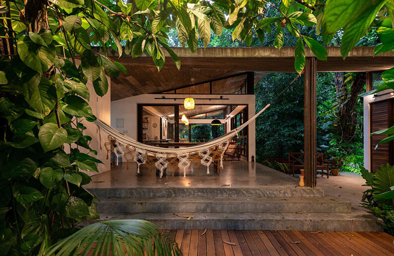 Casa Cajuí by Laurent Troost Architectures