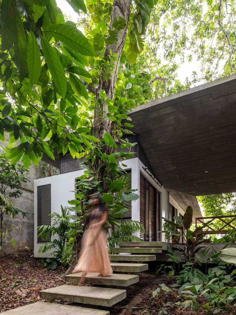 Casa Cajuí by Laurent Troost Architectures