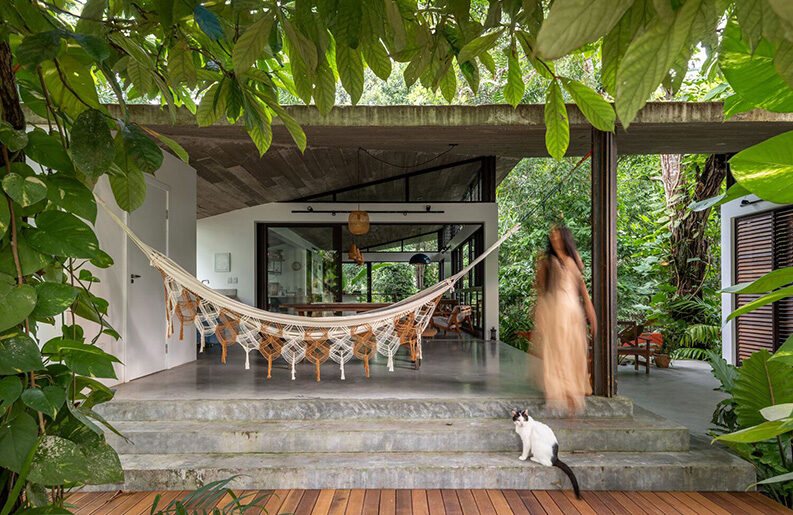 Casa Cajuí by Laurent Troost Architectures