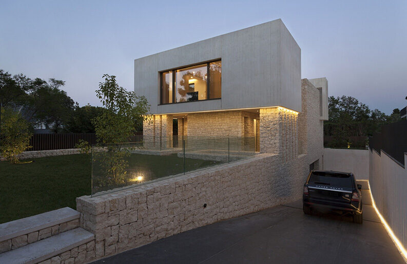Casa Campolivar by Antonio Altarriba Arquitectos