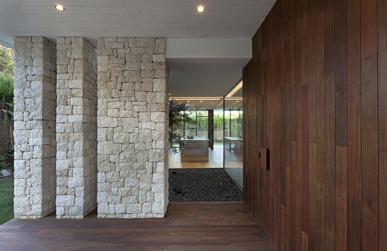 Casa Campolivar by Antonio Altarriba Arquitectos