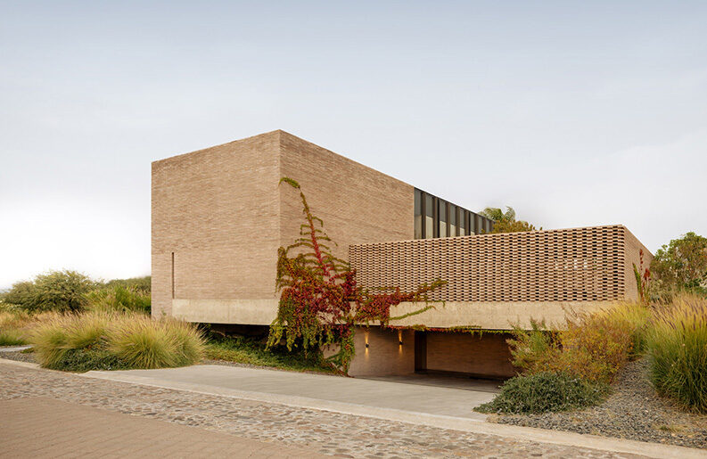 Casa Capuchinas by LABarq