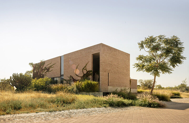 Casa Capuchinas by LABarq