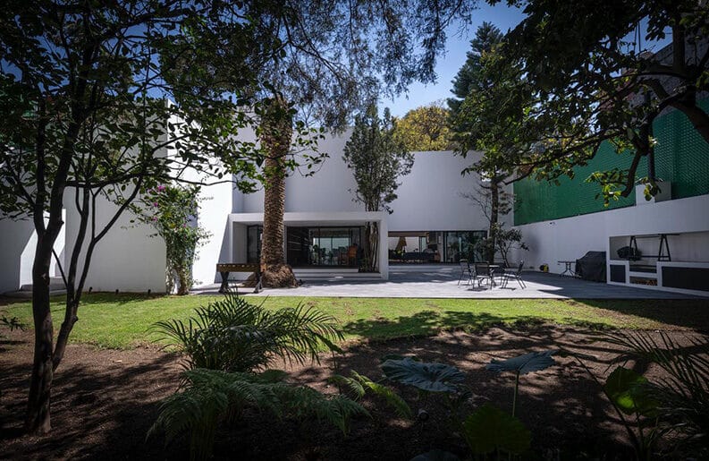 Casa E by Lucio Muniain et at