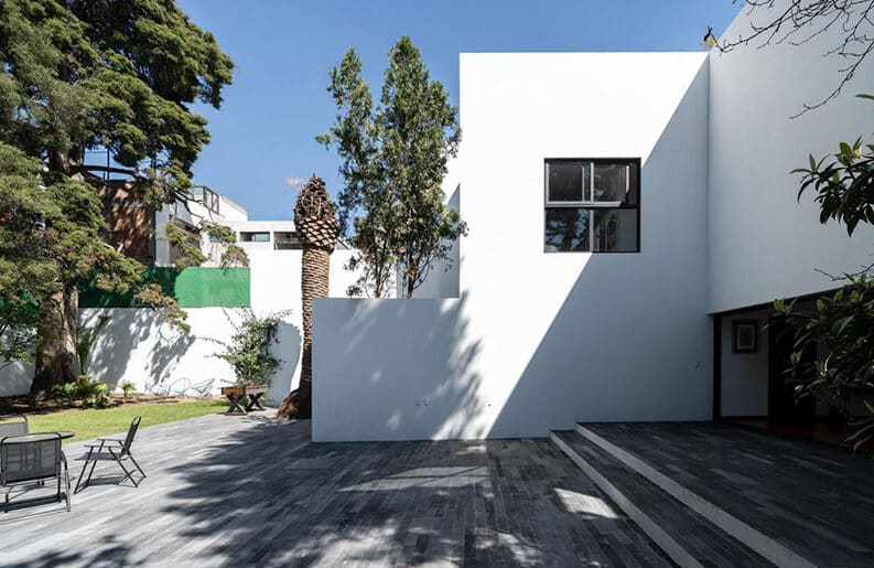 Casa E by Lucio Muniain et at