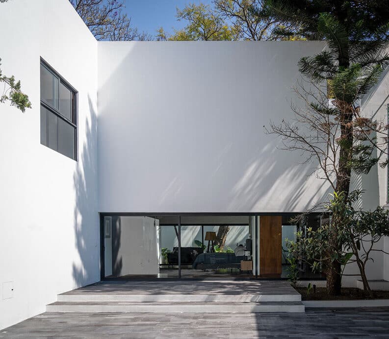 Casa E by Lucio Muniain et at