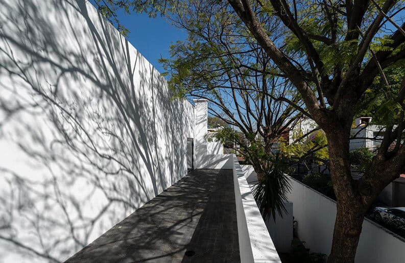 Casa E by Lucio Muniain et at