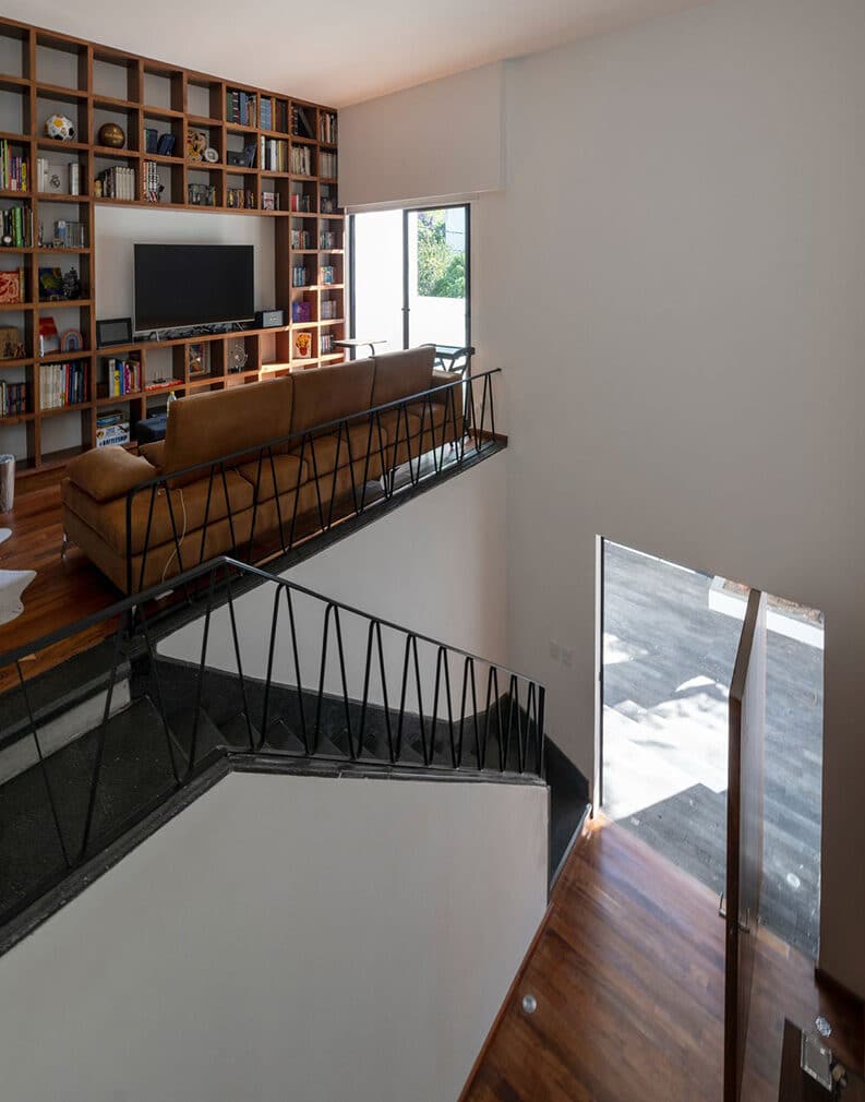 Casa E by Lucio Muniain et at