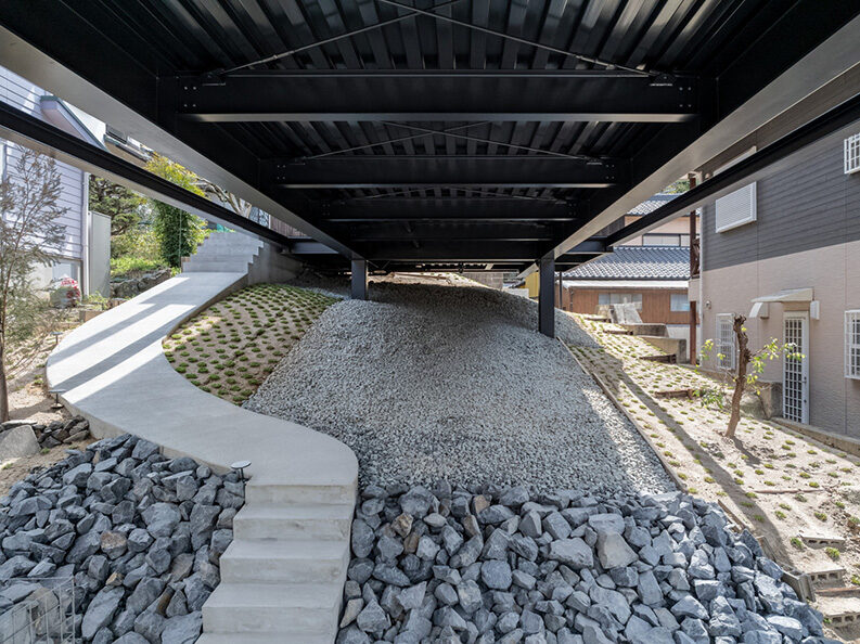 Casa Elevada del Suelo by nanometer architecture