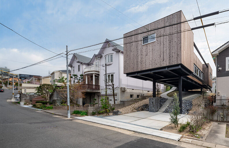 Casa Elevada del Suelo by nanometer architecture