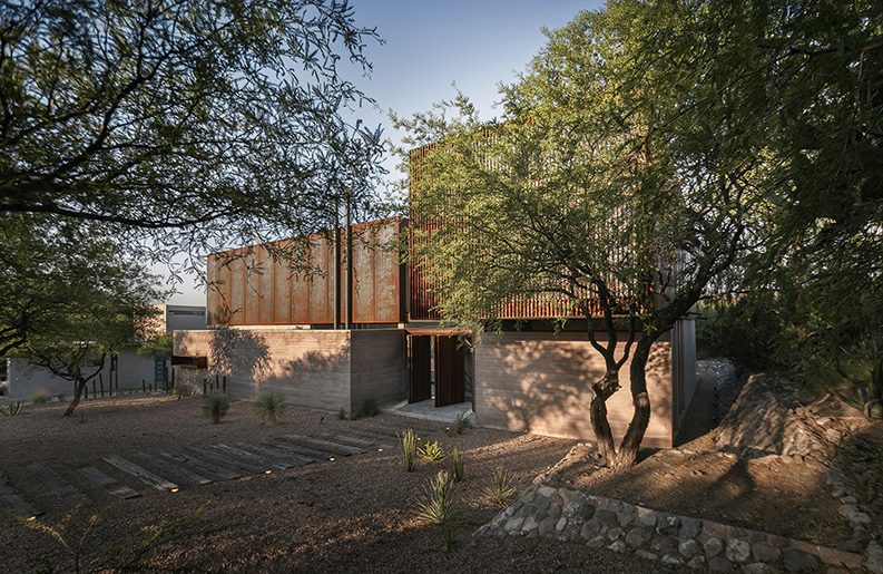 Casa Estrato by Blending Dots Arquitectos + ARQ. Rogelio Castillo