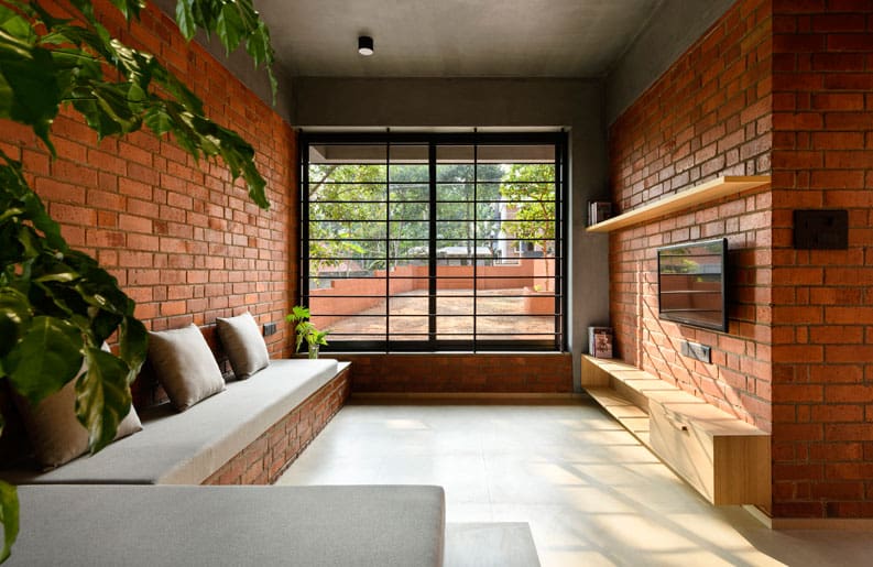 Casa Estrecha de Ladrillo