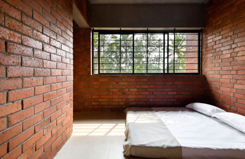 Casa Estrecha de Ladrillo