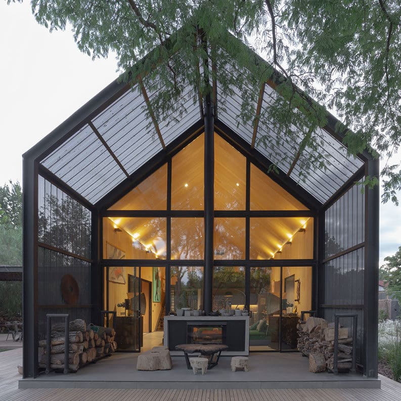 Casa Flecha by Mora Hughes Arquitectos