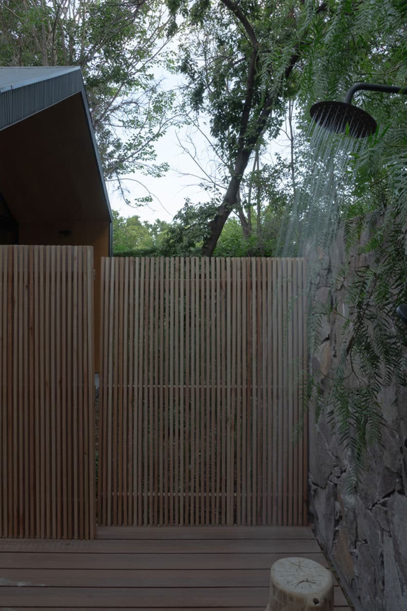 Casa Flecha by Mora Hughes Arquitectos