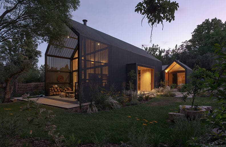 Casa Flecha by Mora Hughes Arquitectos