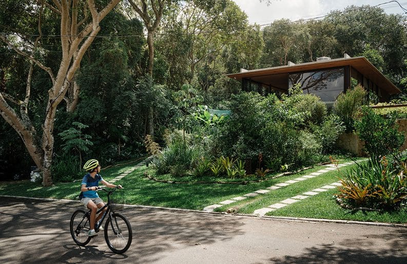 Casa Guapuruvus by Cornetta Arquitetura