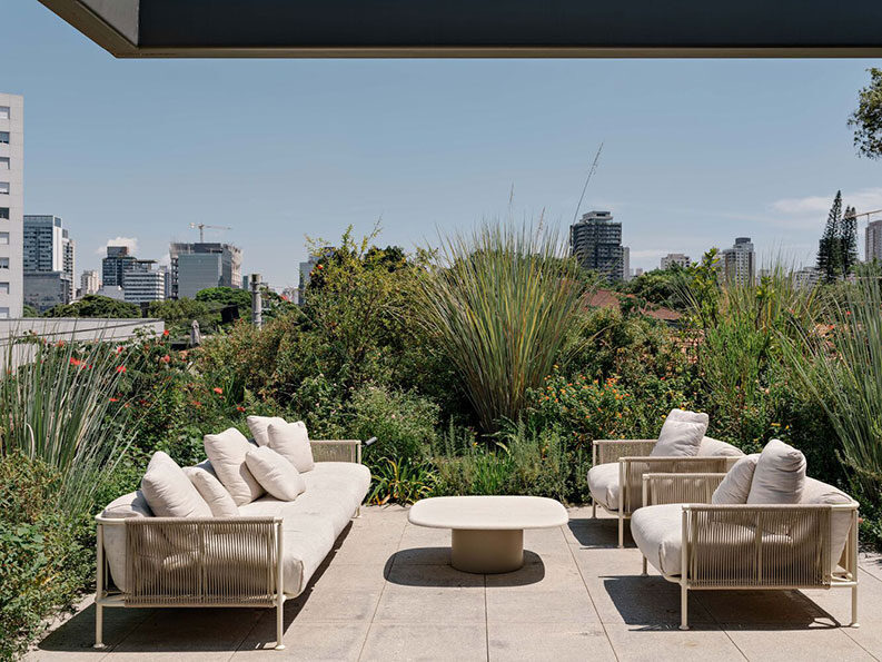 Casa Ibsen by Felipe Hess Arquitetos