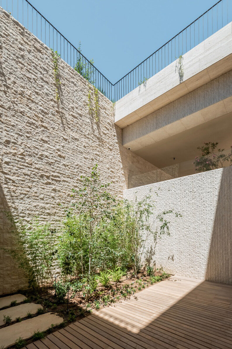 Casa JA by Ayoub Architects
