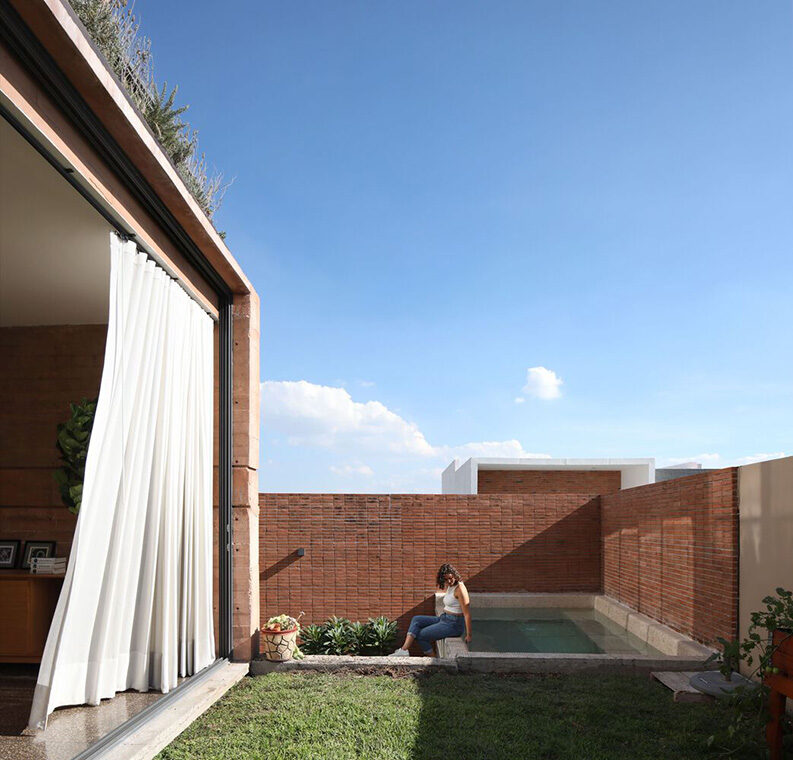 Casa Juriquilla by Estudio Mero