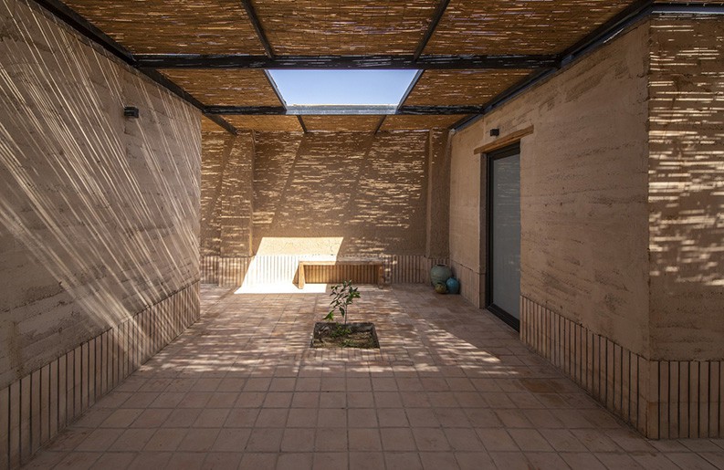 Casa Khaki, EZ Studio, Ali Gorjian