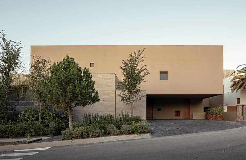 Casa La Loma by Tres Puntos Arquitectura