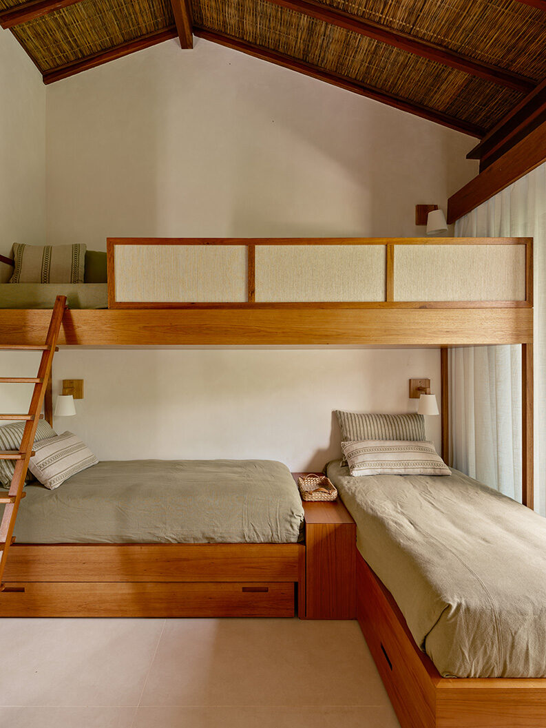 Casa Laranjeiras by Studio Marina Salles Arquitetura e Interiores