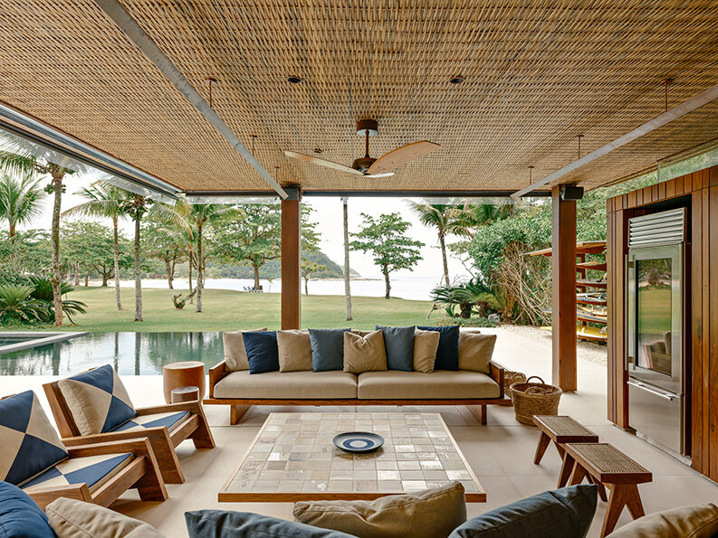 Casa Laranjeiras by Studio Marina Salles Arquitetura e Interiores