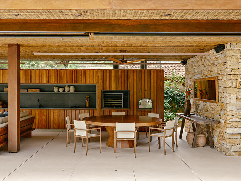 Casa Laranjeiras by Studio Marina Salles Arquitetura e Interiores