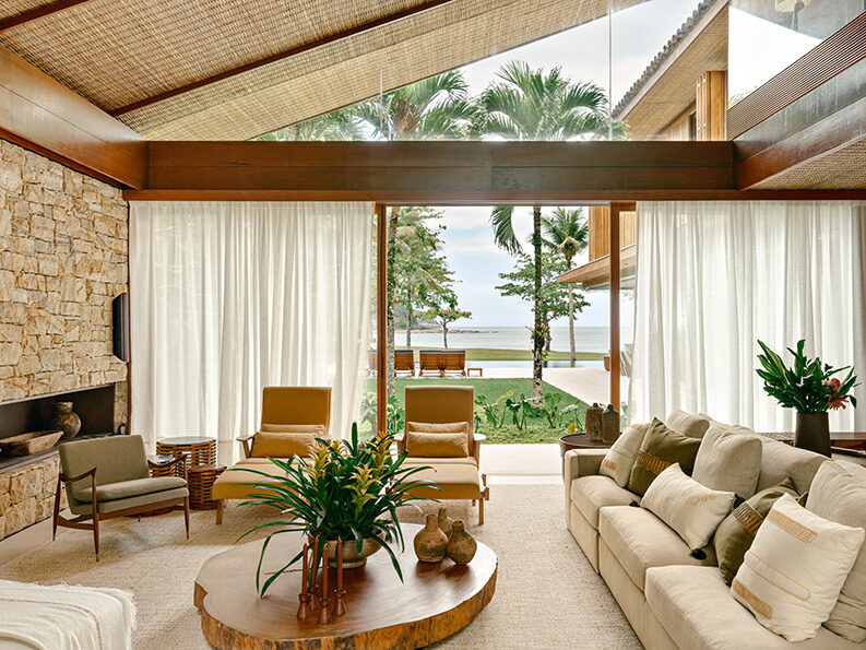 Casa Laranjeiras by Studio Marina Salles Arquitetura e Interiores