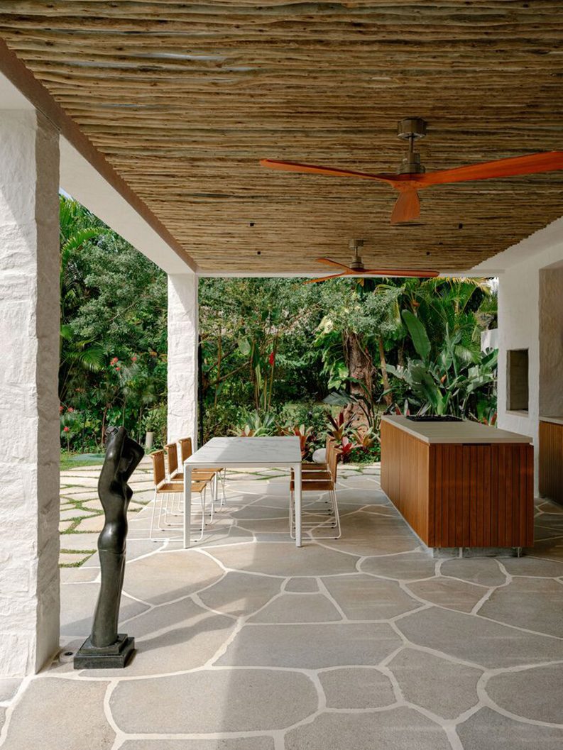 Casa Laranjeiras by Felipe Hess Arquitetos