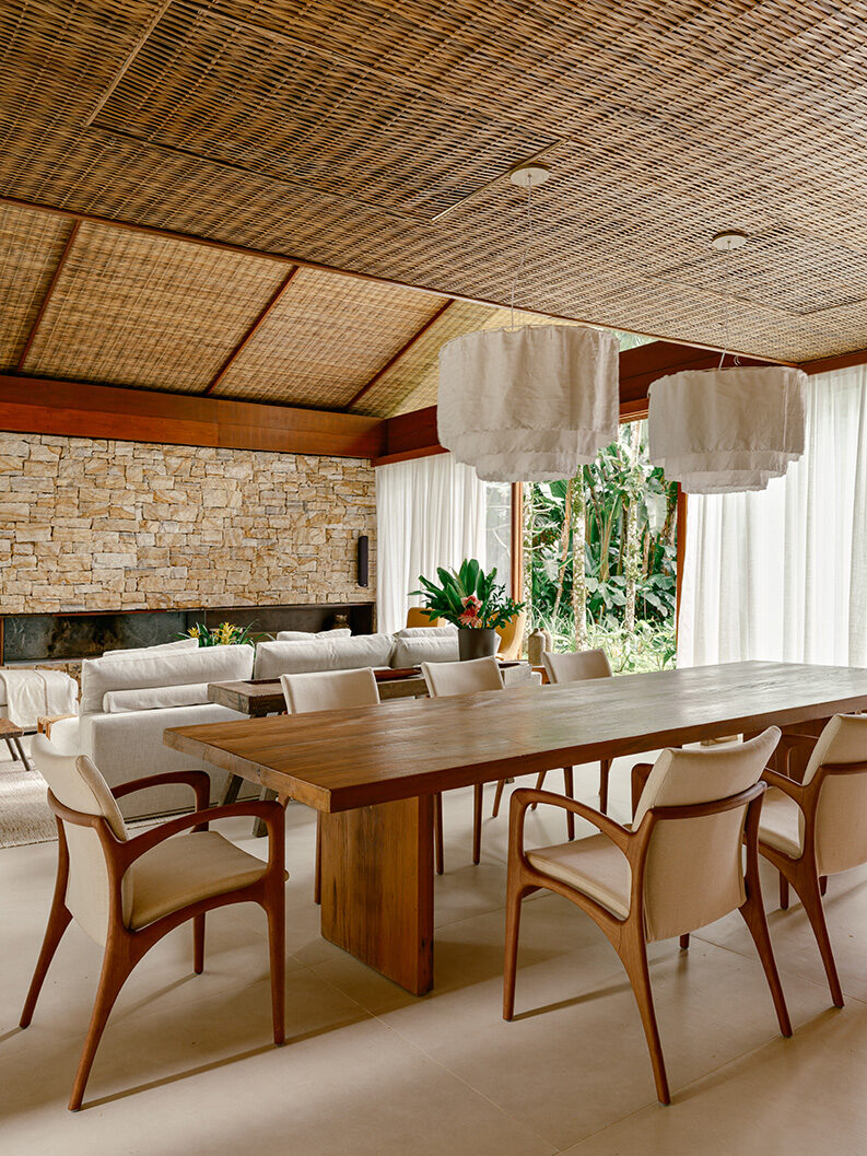 Casa Laranjeiras by Studio Marina Salles Arquitetura e Interiores