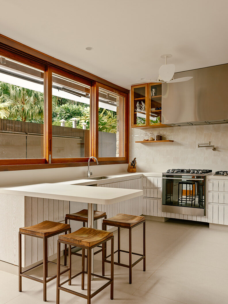 Casa Laranjeiras by Studio Marina Salles Arquitetura e Interiores