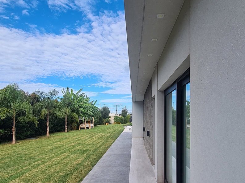 Casa Lê Jardín. Una vivienda elegante que se rodea de la serenidad del ambiente