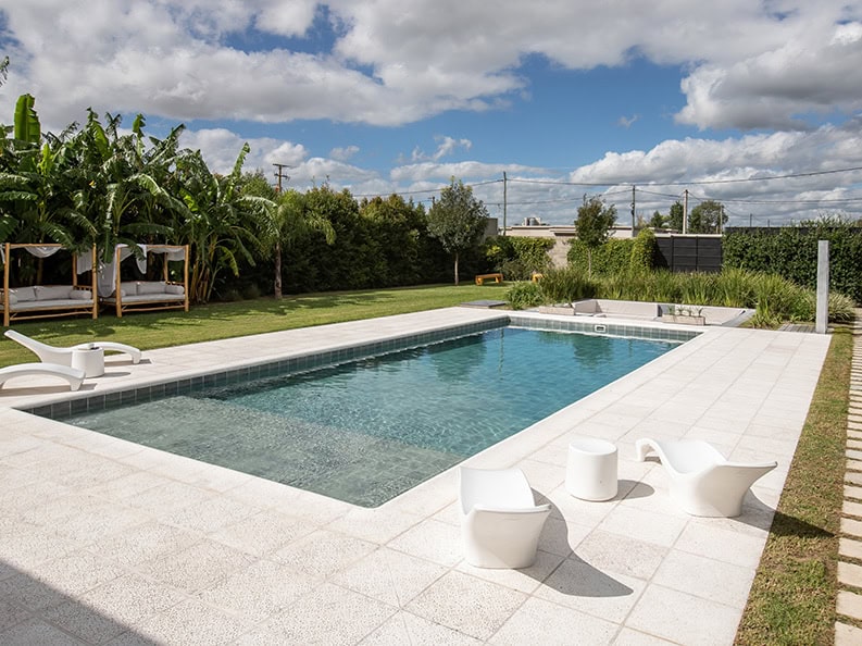 Casa Lê Jardín. Una vivienda elegante que se rodea de la serenidad del ambiente