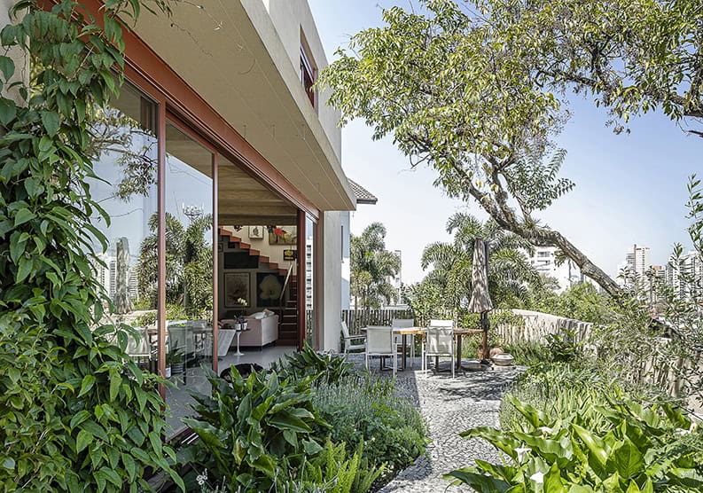 Casa Lechuza. Una propiedad que convive directamente con el exterior