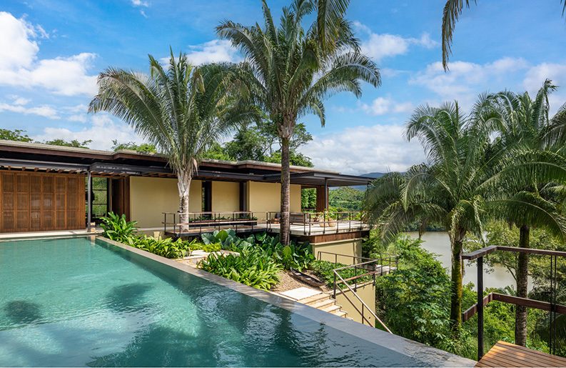 Casa Leon Anapoima by Alberto Burckhardt