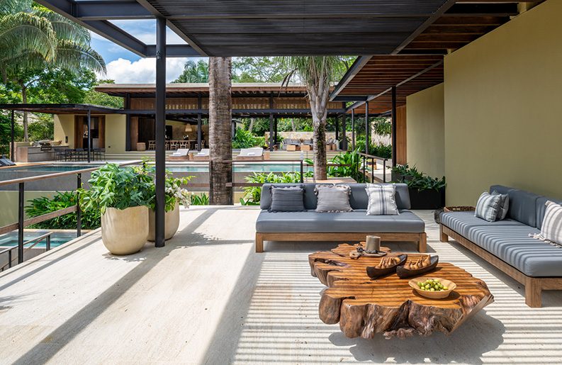 Casa Leon Anapoima by Alberto Burckhardt