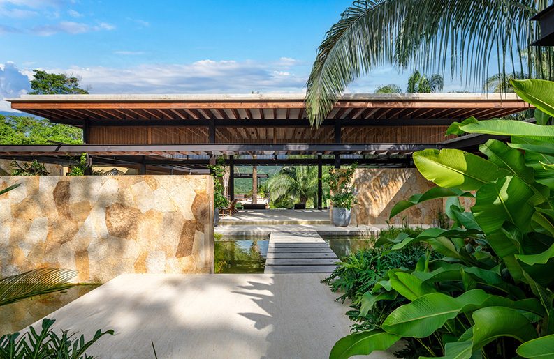 Casa Leon Anapoima by Alberto Burckhardt