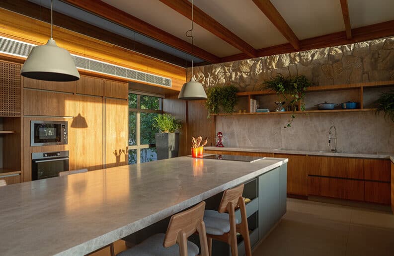 Casa MA en Atibaia by Estúdio Rossi Arquitetos