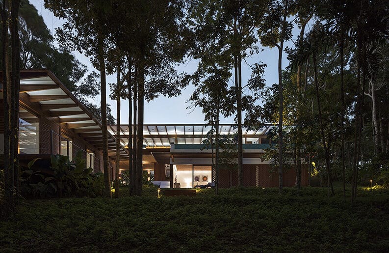 Casa Muxarabi by André Luque Arquitetura