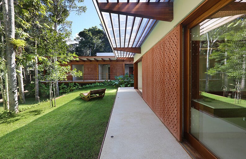 Casa Muxarabi by André Luque Arquitetura