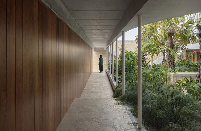 Casa New Castle by Anthony St John Parsons