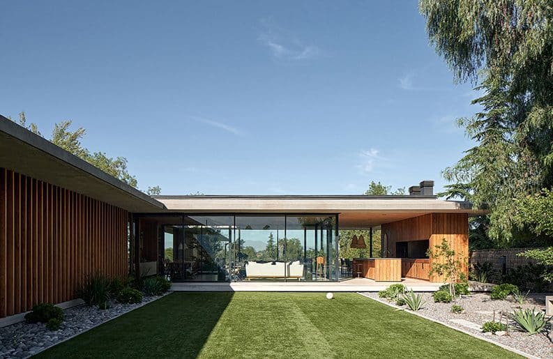 Casa Paso de los Toros by Juan Carlos Sabbagh Arquitectos