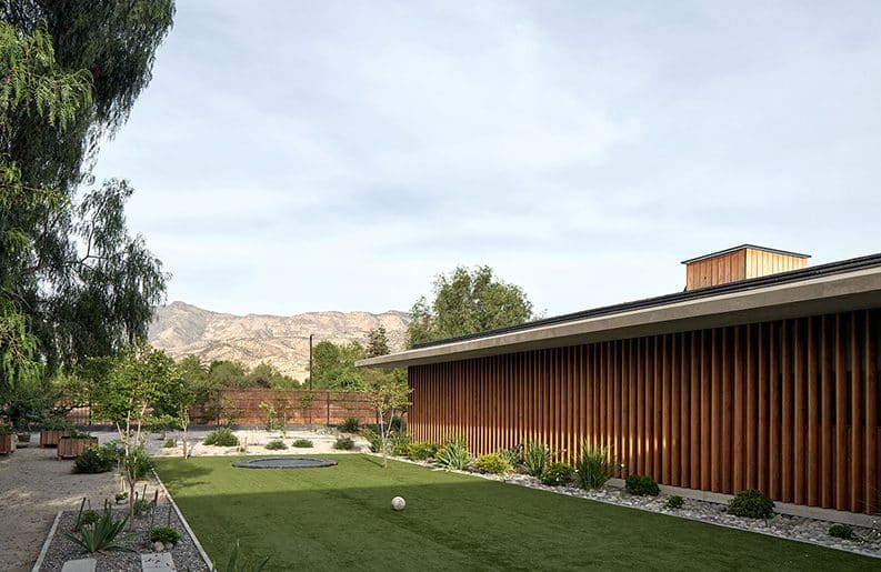 Casa Paso de los Toros by Juan Carlos Sabbagh Arquitectos